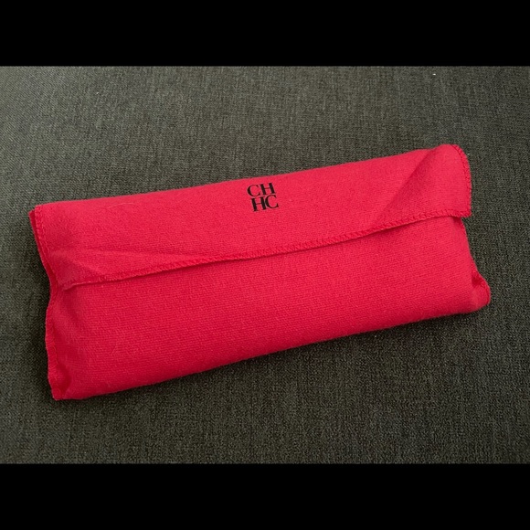 Carolina Herrera red embossed leather wallet. - Picture 5 of 5